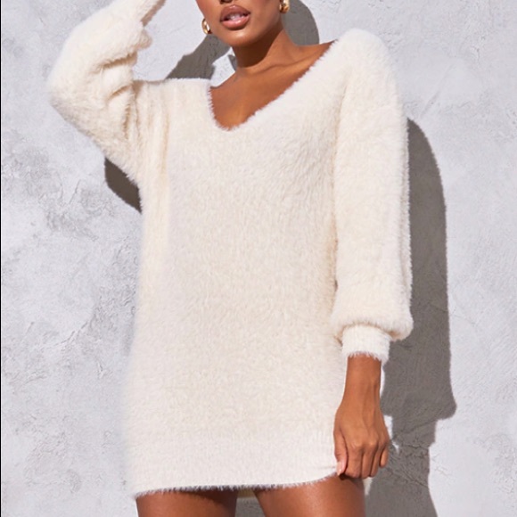 Cream V-neck oversized eyelash knitted sweater dress NWT from PrettyLittleThing - Picture 3 of 5
